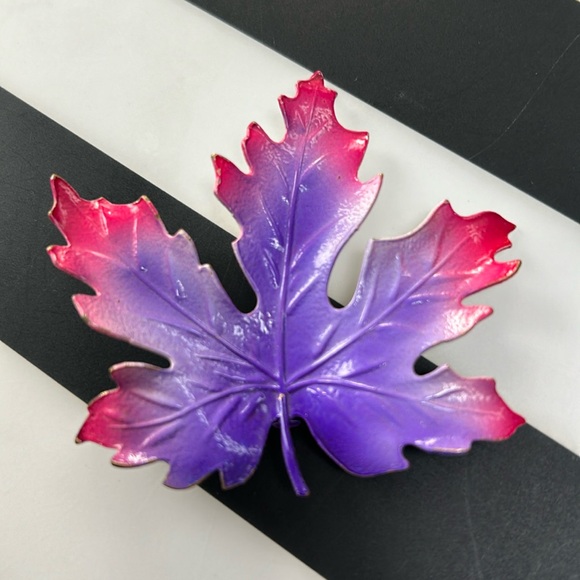 Vintage Leaf Pin - Picture 1 of 5